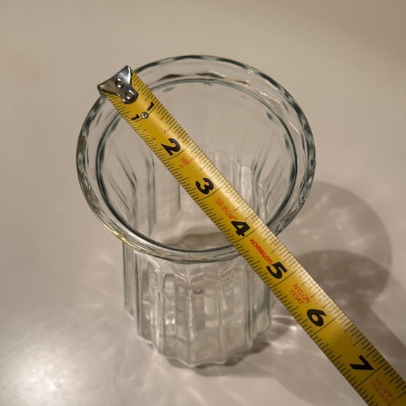 Elegant Clear Glass Vase - Picture 2 of 3